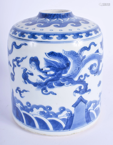 A 17TH/18TH CENTURY CHINESE BLUE AND WHITE V…