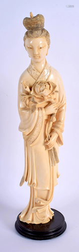 AN EARLY 20TH CENTURY CHINESE CARVED …