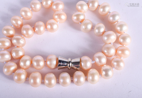 A SILVER AND PEARL NECKLACE. 44 cm long.