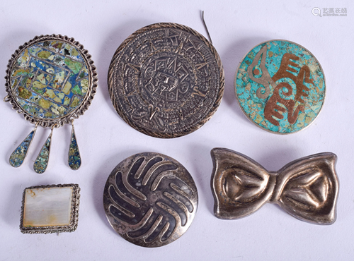 SIX VINTAGE SILVER BROOCHES. (6)