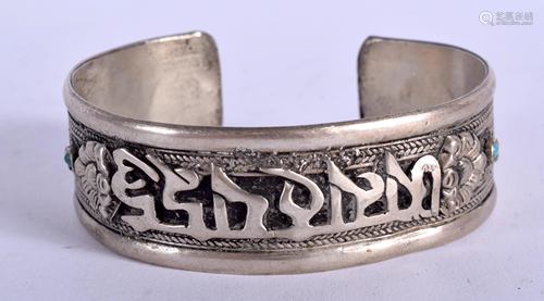 A SILVER BANGLE. 1 oz. 7 cm wide.