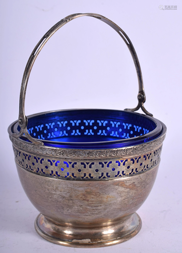 A STERLING SILVER BASKET. 2.4 oz. 8 cm wide.