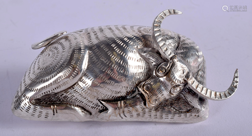 A VINTAGE SILVER BULL. 1.1 oz. 8 cm wide.