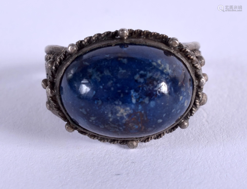 A SILVER AND LAPIS RING.