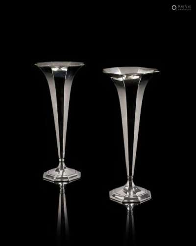 PAIR OF SILVER CORNER VASES By Tiffany \nCut sided,…