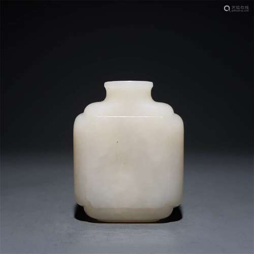 A CHINESE CARVED HETIAN JADE SUNFF BOTTLE