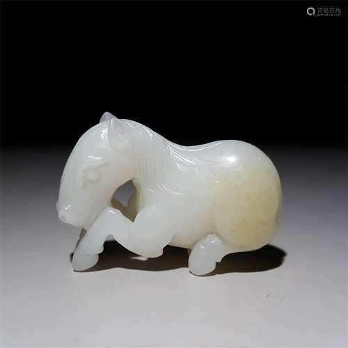 A CHINESE CARVED HETIAN JADE HORSE ORNAMENT