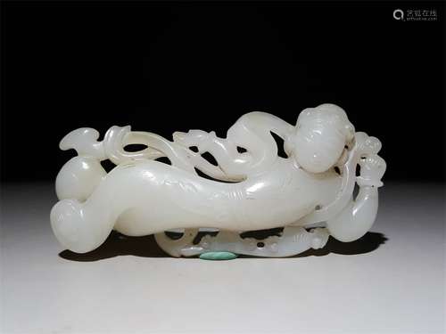 A CHINESE CARVED HETIAN JADE ORNAMENT