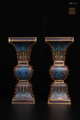 A PAIR OF CHINESE CLOISONNE VASES