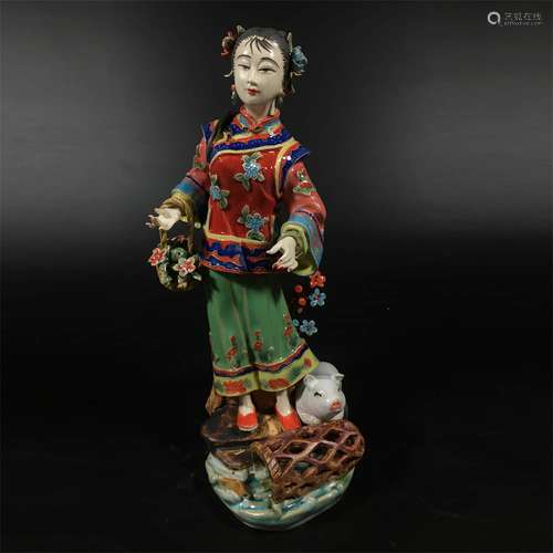 A CHINESE PORCELAIN BEAUTY STATUE