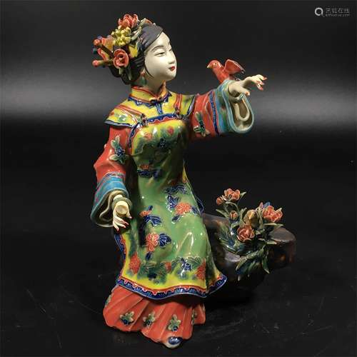 A CHINESE PORCELAIN BEAUTY STATUE