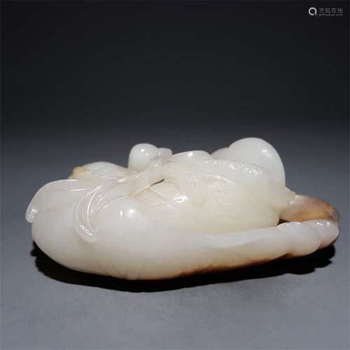 A CHINESE CARVED HETIAN JADE GOOSE ORNAMENT