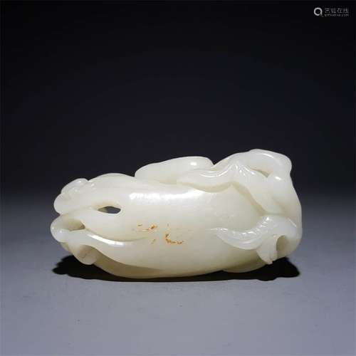 A CHINESE CARVED HETIAN JADE ORNAMENT