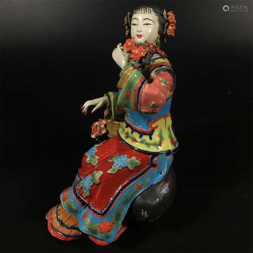 A CHINESE PORCELAIN BEAUTY STATUE