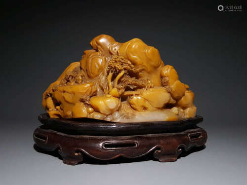 A CHINESE CARVED TIANHUANG STONE ORNAMENT