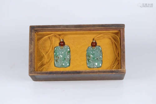 A PAIR OF CHINESE CARVED JADITES PENDANT