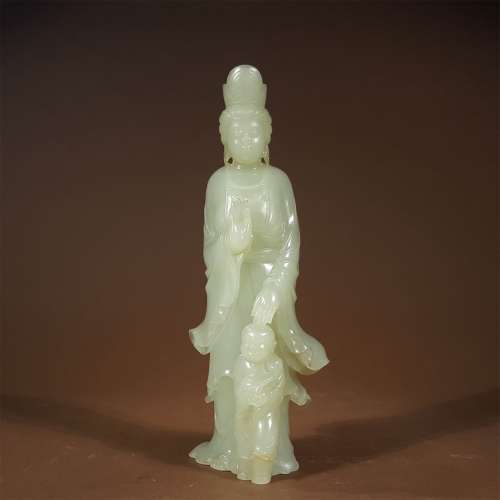 A QING DYNASTY CARVED WHITE JADE GUANYIN STATUE