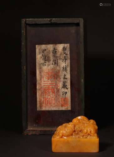 A CHINESE TIANHUANG STONE SEAL,COLLECTED BY HO HSIANG-NING(SHUANGQING LOUZHU)