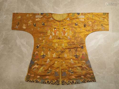 A CHINESE CLOUD BROCADE CHILDREN FIGURES CLOTH