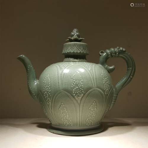 A LIAO DYNASTY 
CELADON PORCELAIN KETTLE