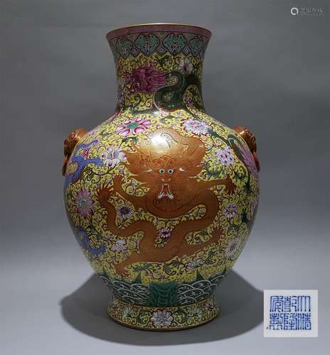 A QING DYNASTY DRAGON PATTERN PORCELAIN ZUN