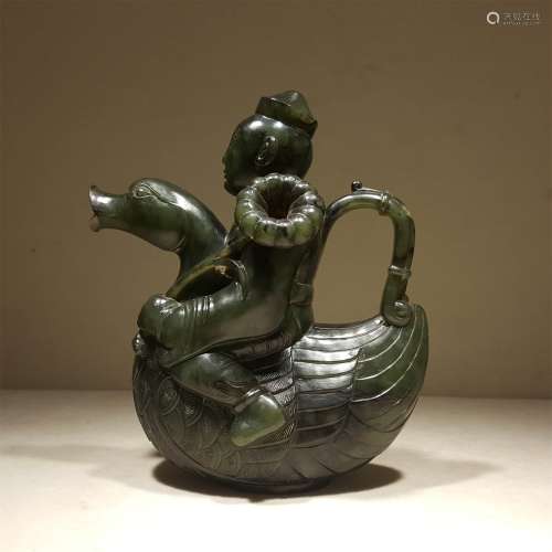 A CHINESE CARVED GREEN JADE FIGURE ORNAMENT
