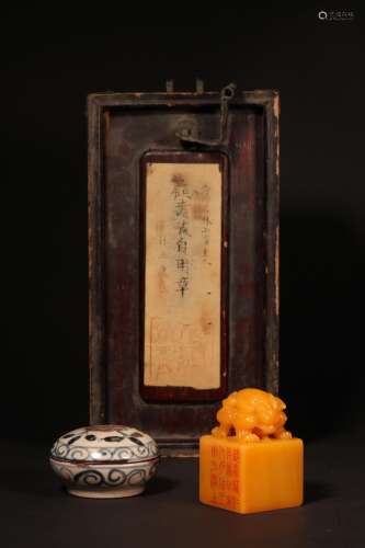 A CHINESE TIANHUANG STONE SEAL, ENGRAVED BY XU SANGENG