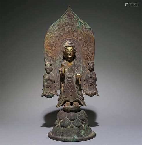 A NORTHERN WEI DYNASTY GILTING SILVER 
SAKYAMUNI STATUE