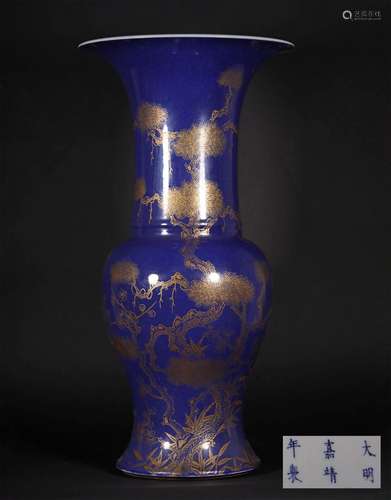 A QING DYNASTY BLUDE GLAZED PAINTED GOLD PHOENIX PATTERN ZUN