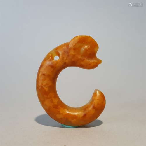 A RED MOUNTAIN CULTURE CARVED JADE PIG DRAGON SHAPE ORNAMENT