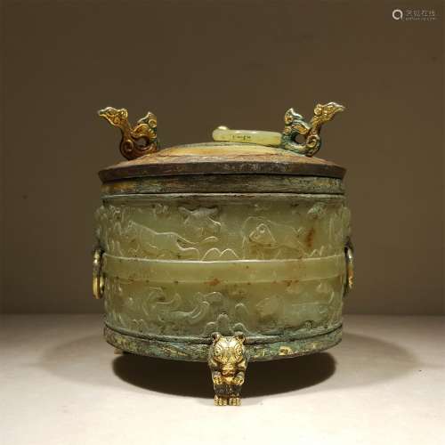 A WARRING STATES PERIOD GOLD 
INLAID JADE VESSEL