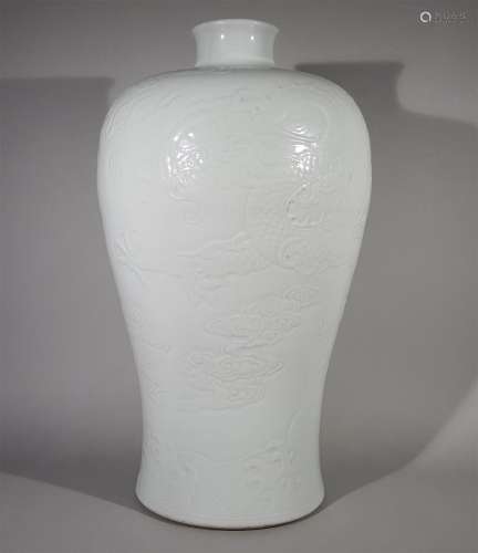 A QING DYNASTY WHITE GLAZED CARVED DRAGON PATTERN PLUM BOTTLE