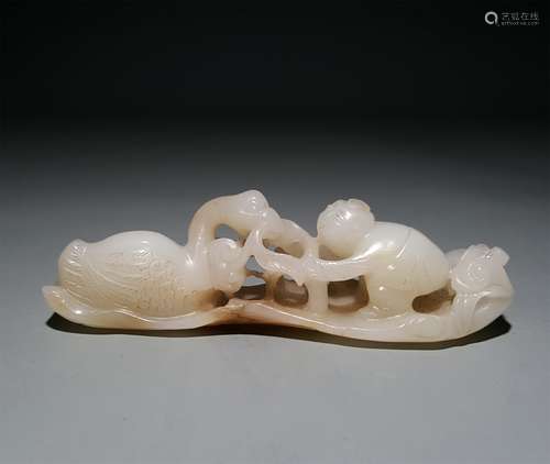 A CHINESE CARVED HETIAN JADE ORNAMENT,CHILD AND GOOSE