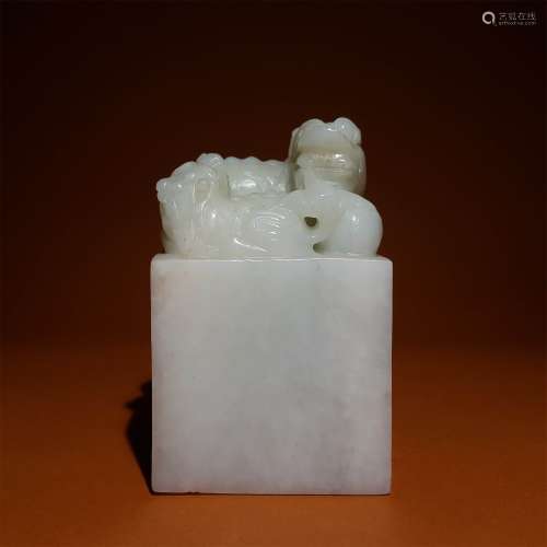 A QING DYNASTY CARVED WHITE JADE LOIN PATTERN SEAL