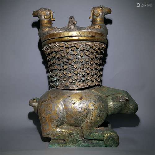 A A WARRING STATES PERIOD RABBIT SHAPE INCENSE BURNER