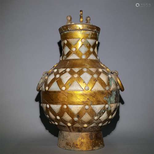 A MING DYNASTY GOLD INLAID JADE VASE