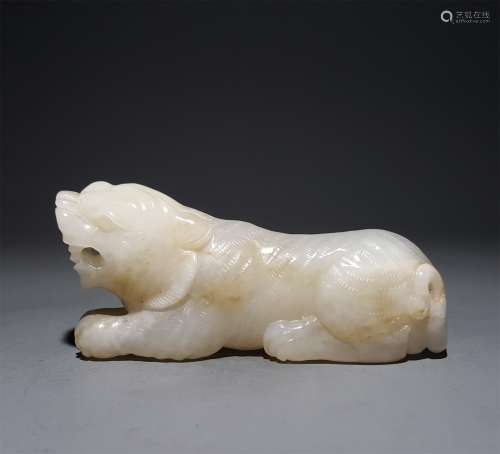 A CHINESE CARVED HETIAN JADE ORNAMENT,BEAST