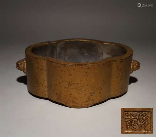 A QING DYNASTY 
BEGONIA STYLE INCENSE BURNER