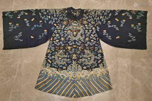 A QING DYNASTY BROCADE WIDE SLEEVES FEMALE IMPERIAL ROBE