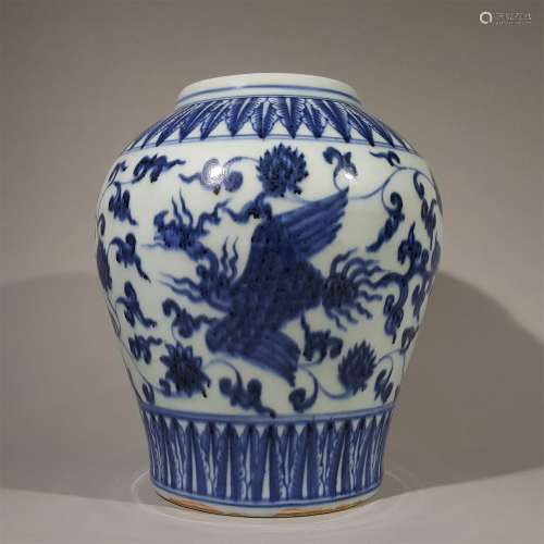 A MING DYNASTY BLUE AND WHITE CHARACTER PORCELAIN BRUSH HOLDER
