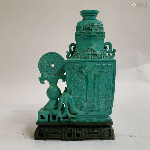 A QING DYNASTY 
TURQUOISE BOTTLE ORNAMENT