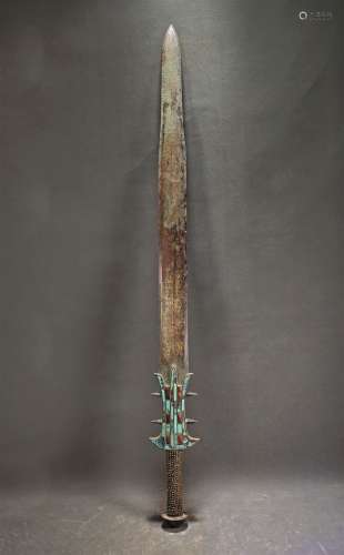 A WARRING STATES PERIOD BRONZE MIXED GOLD INLAID TURQUOISE SWORD