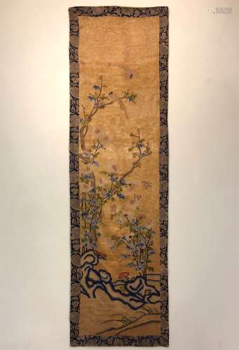 A QING DYNASTY YARN EMBROIDER FLOWER AND BIRDS HANGING SCREEN