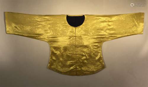 A MING DYNASTY YELLOW COLOR DRAGON PATTERN CLOTH