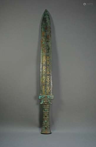 A WARRING STATES PERIOD BRONZE MIXED GOLD INLAID TURQUOISE SWORD