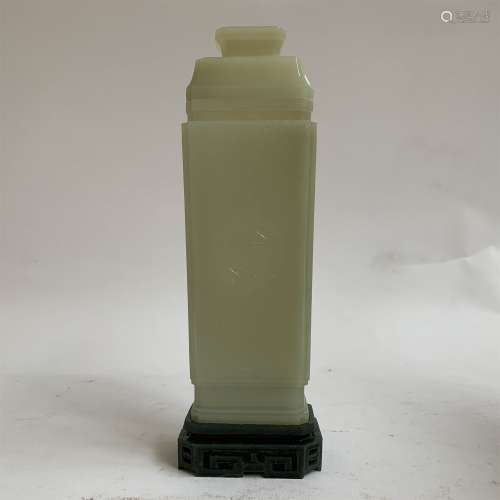 A QING DYNASTY CARVED WHITE JADE VASE