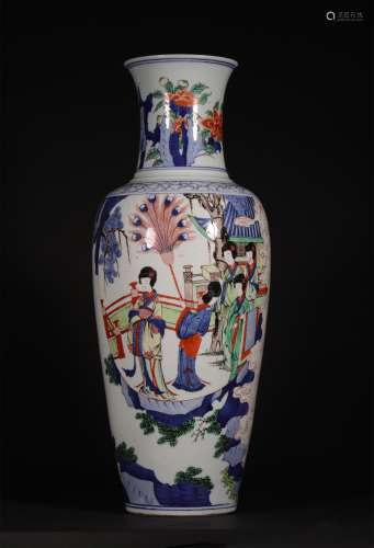 A QING DYNASTY BLUE AND WHITE MULTI COLORED CHARACTER FIGURE PORCELAIN BOTTLE
