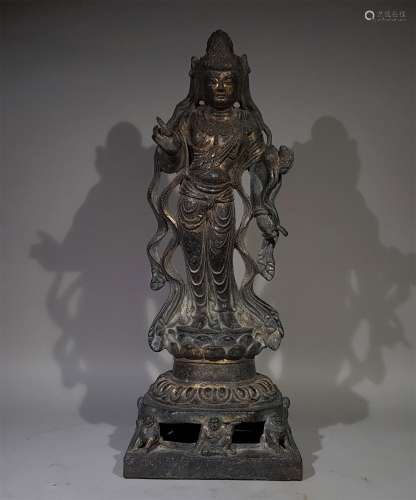 A TANG DYNASTY GUANYIN STATUE