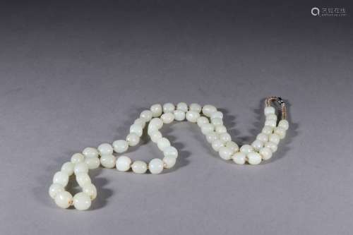 A CHINESE CARVED HETIAN JADE BUDDHA BEADS STRING
