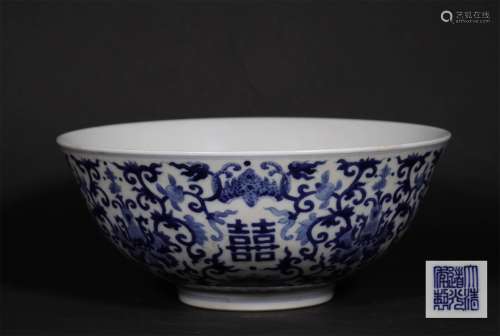 A QING DYNASTY BLUE AND WHITE PORCELAIN 